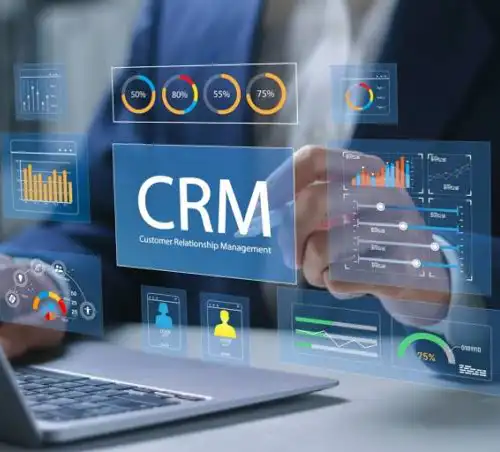 Laptop con sistema CRM y automatización de flujos comerciales Digivantec